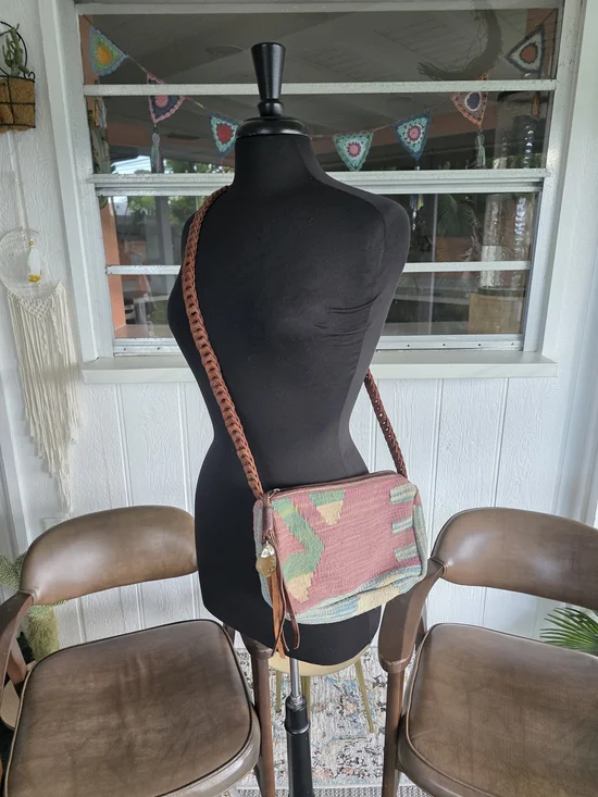 Vintage 90s Kilim Pink Multicolor Woven Crossbody Bag with Braided Brown Strap - Picture 13 of 15